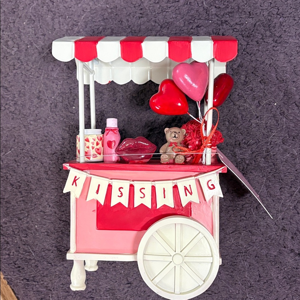 NWT/Martha Stewart Seasonal Valentine Kiosk Decor - Red & Cream - Picture 15 of 17